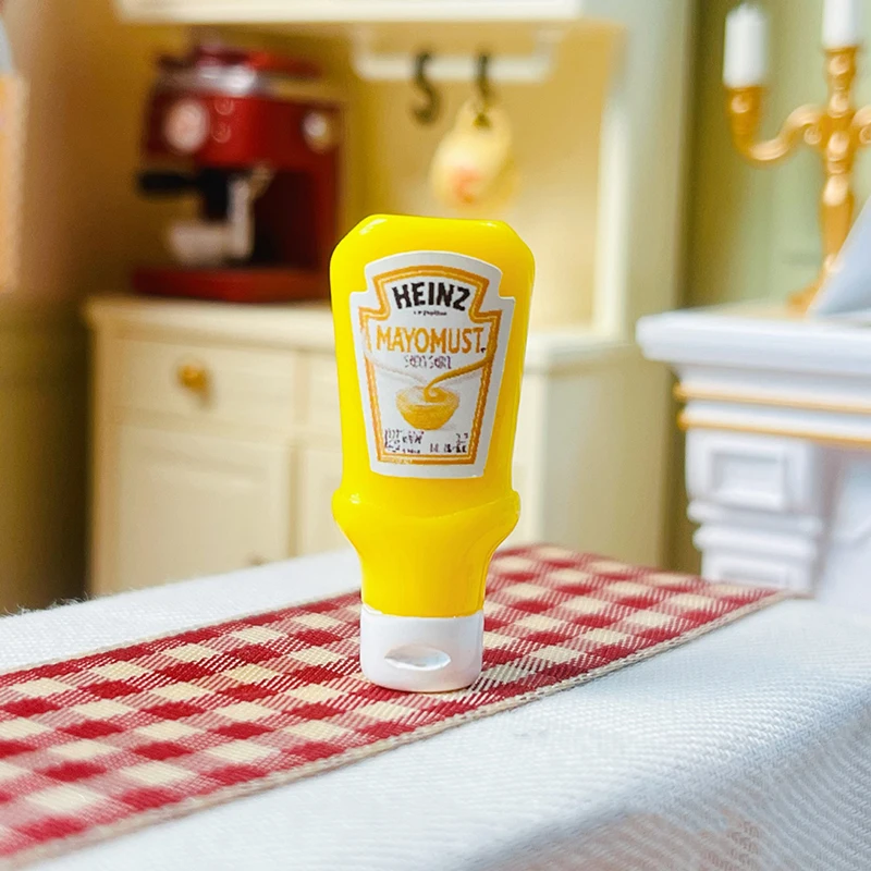 4 ชิ้น ของตกแต่งบ้านตุ๊กตา ขวดซอสสตรอว์เบอร์รีจิ๋ว อุปกรณ์ครัวสำหรับบ้านตุ๊กตา ของเล่นเด็ก ของขวัญ