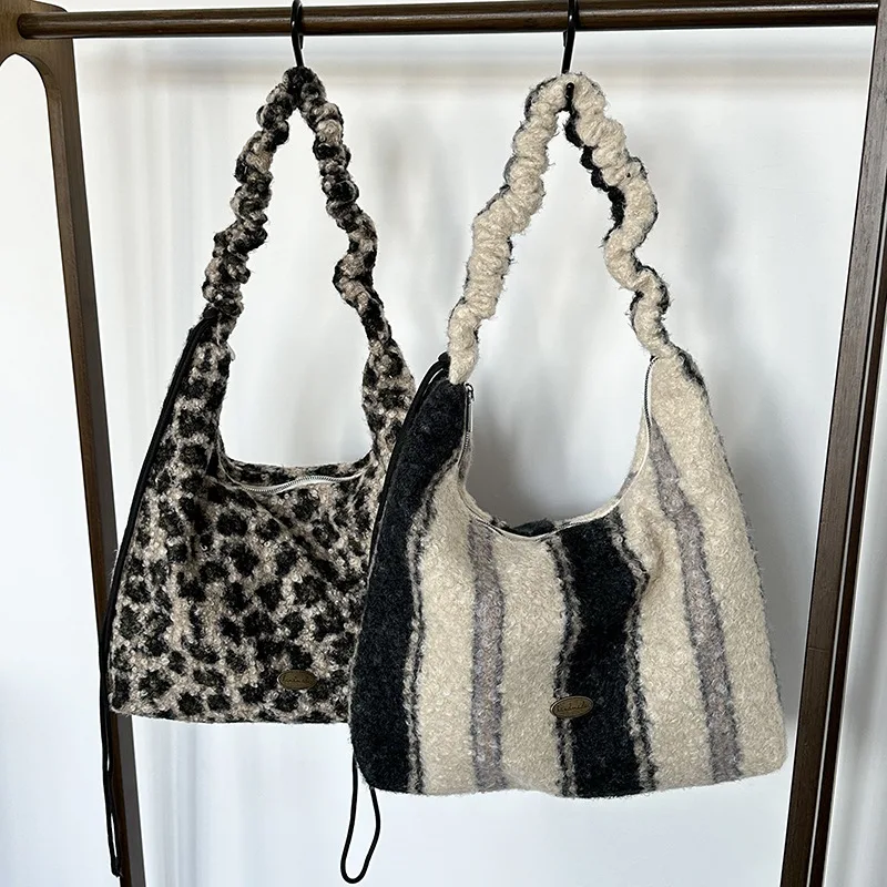 

Casual Vertical Stripe Lamb Fur Tote Bag Women's Underarm Crossbody Bag Trendy Spring Summer 2025 Single oulder Bag