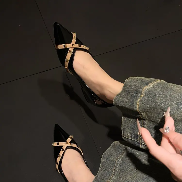 Autumn New Pointed Toe Shallow Rivet Cover Foot Anti-Slip Wear-Resistant Flats Inside Heightened Single Shoes