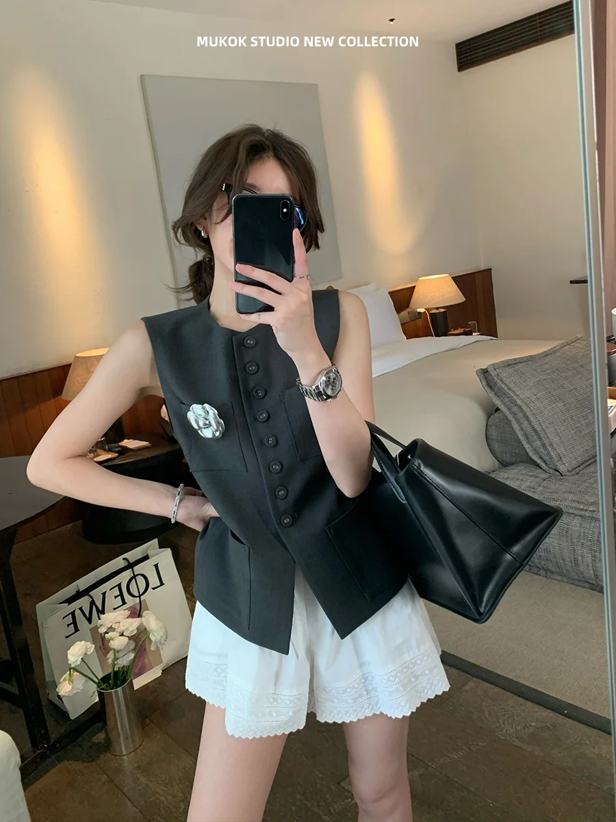 

Комплект MUKOK: хлопковый жилет без рукавов и шорты с высокой талией, прямой крой, на пуговицах, летний наряд для женщин