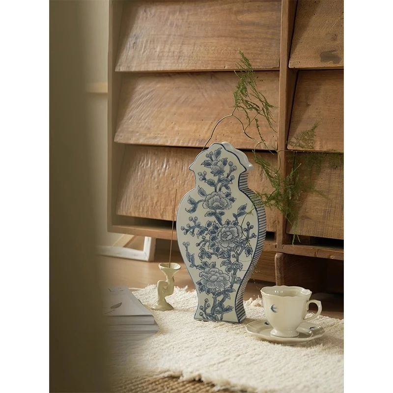 Vaso in ceramica bifacciale in porcellana bianca e blu