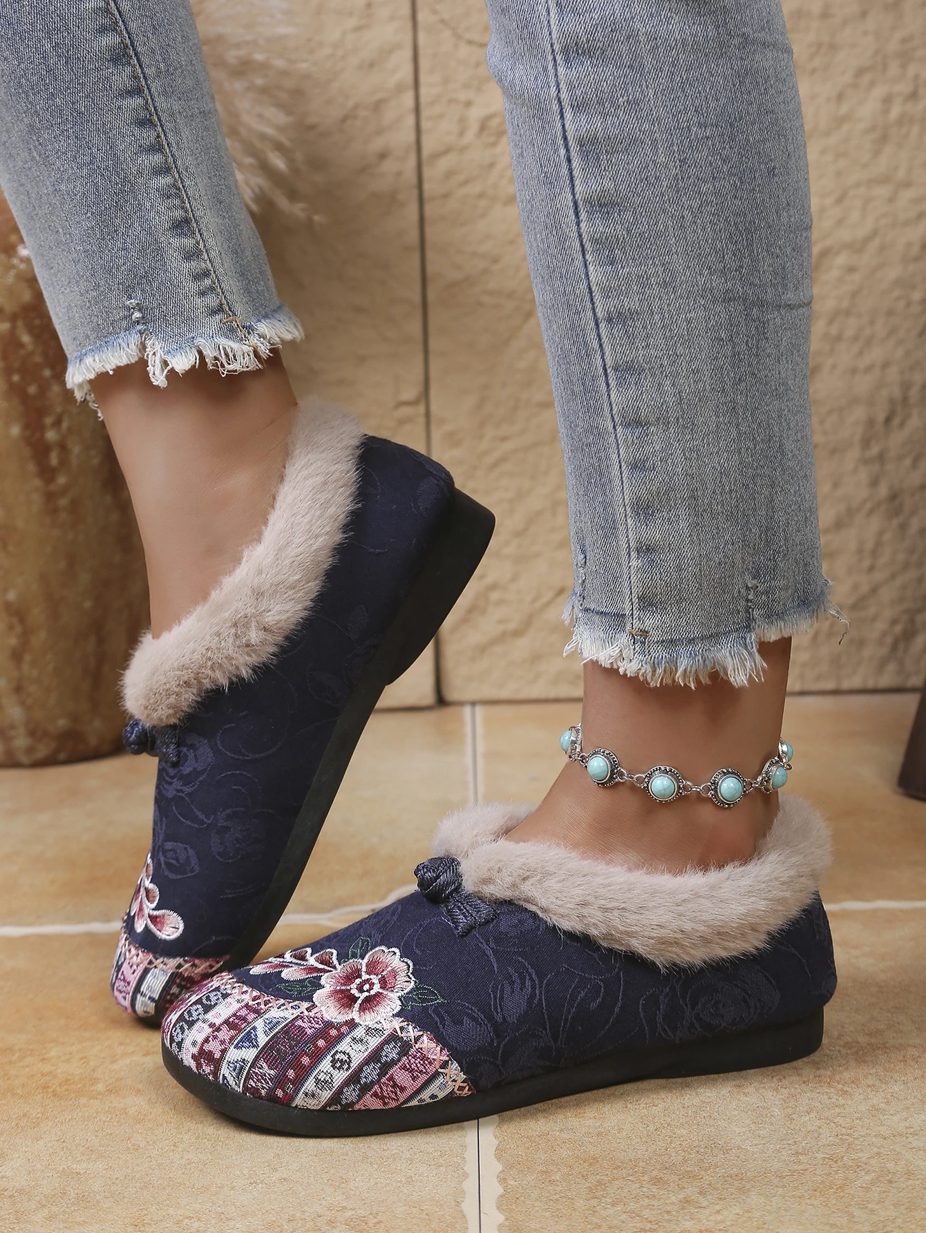 Damen Winterstiefeletten im chinesischen Stil, bestickt, aus Baumwolle, mit flauschigem Kragen, Fleece-gefüttert, zum Hineinschlüpfen, flach, rutschfest, warm, ethnische Freizeitschuhe – Detail 33