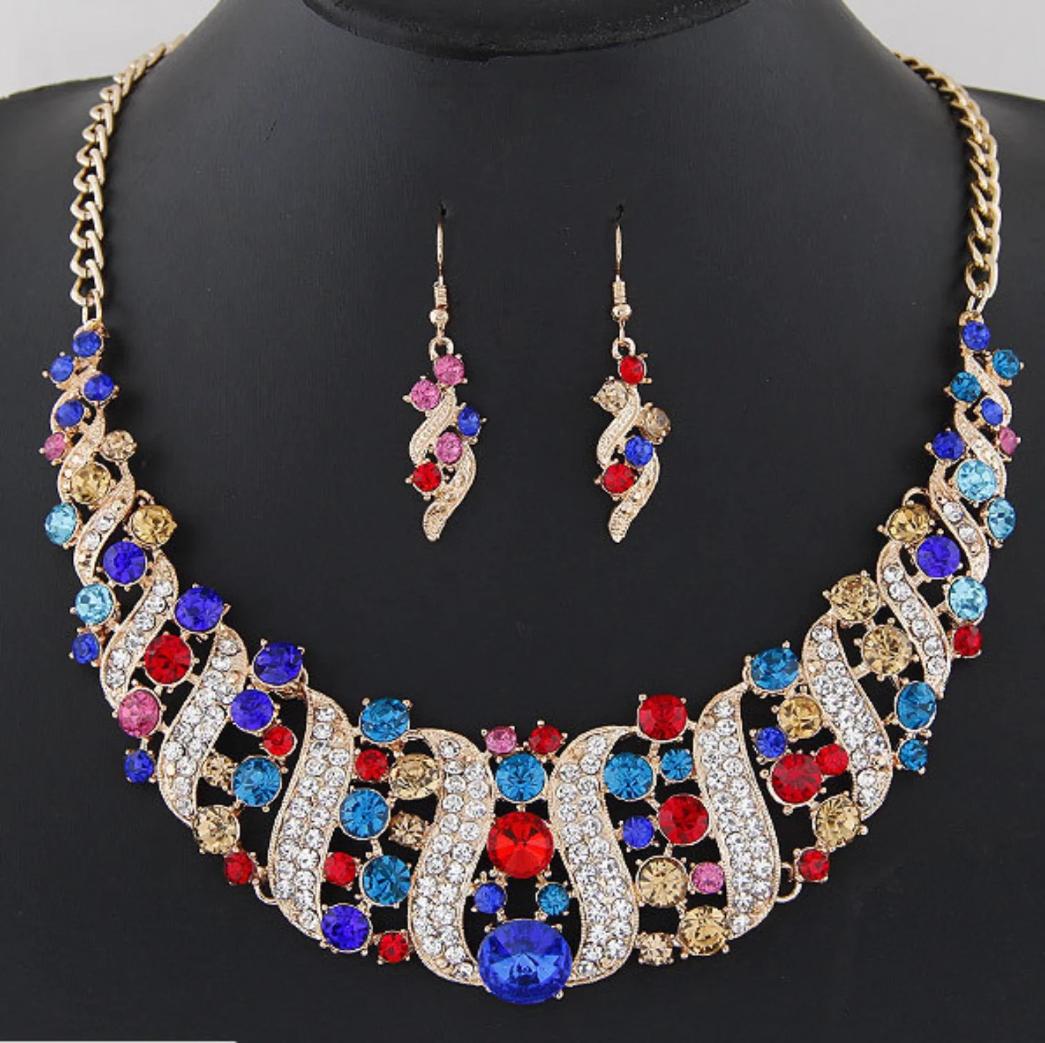 

Fashion Gem Metal Spiral Colored Necklace Earrings 3-piece Set Short Clavicle Neck Women's Jewelry Luxury Advanced Exquisite