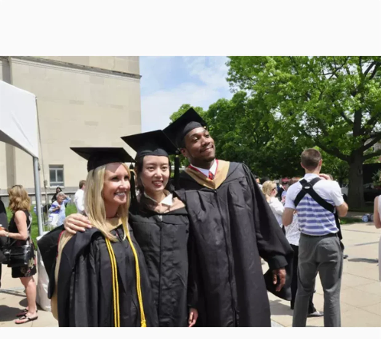 Conjunto de três peças de vestido de graduação para a universidade do estado do estado do estado do estado do estado do estado do estado do estado do estado do estado da universidade