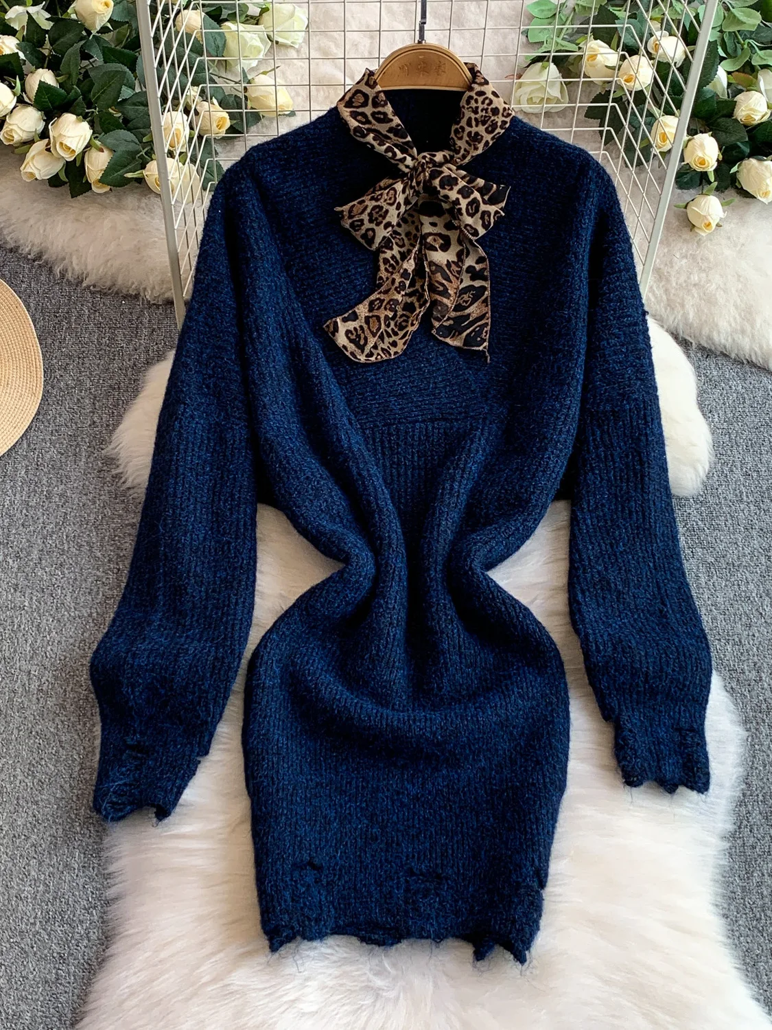 فستان أنيق محبوك برقبة على شكل V للنساء، فستان خريفي وشتوي ناعم من الفرو مع حزام للخصر، تنورة قصيرة نحيفة بخصر مرتفع