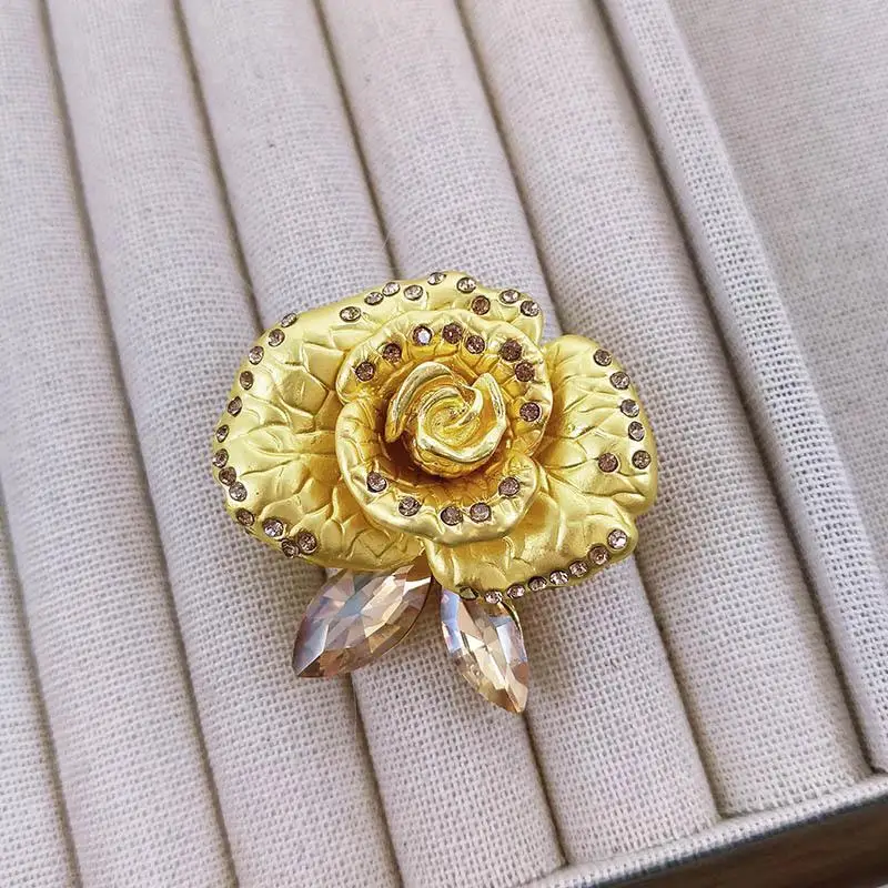 1/4Pcs Rose Brooch for Women Flower Enamel Pin Rhinestone Unisex Plants Decoration for Holiday or Special Events