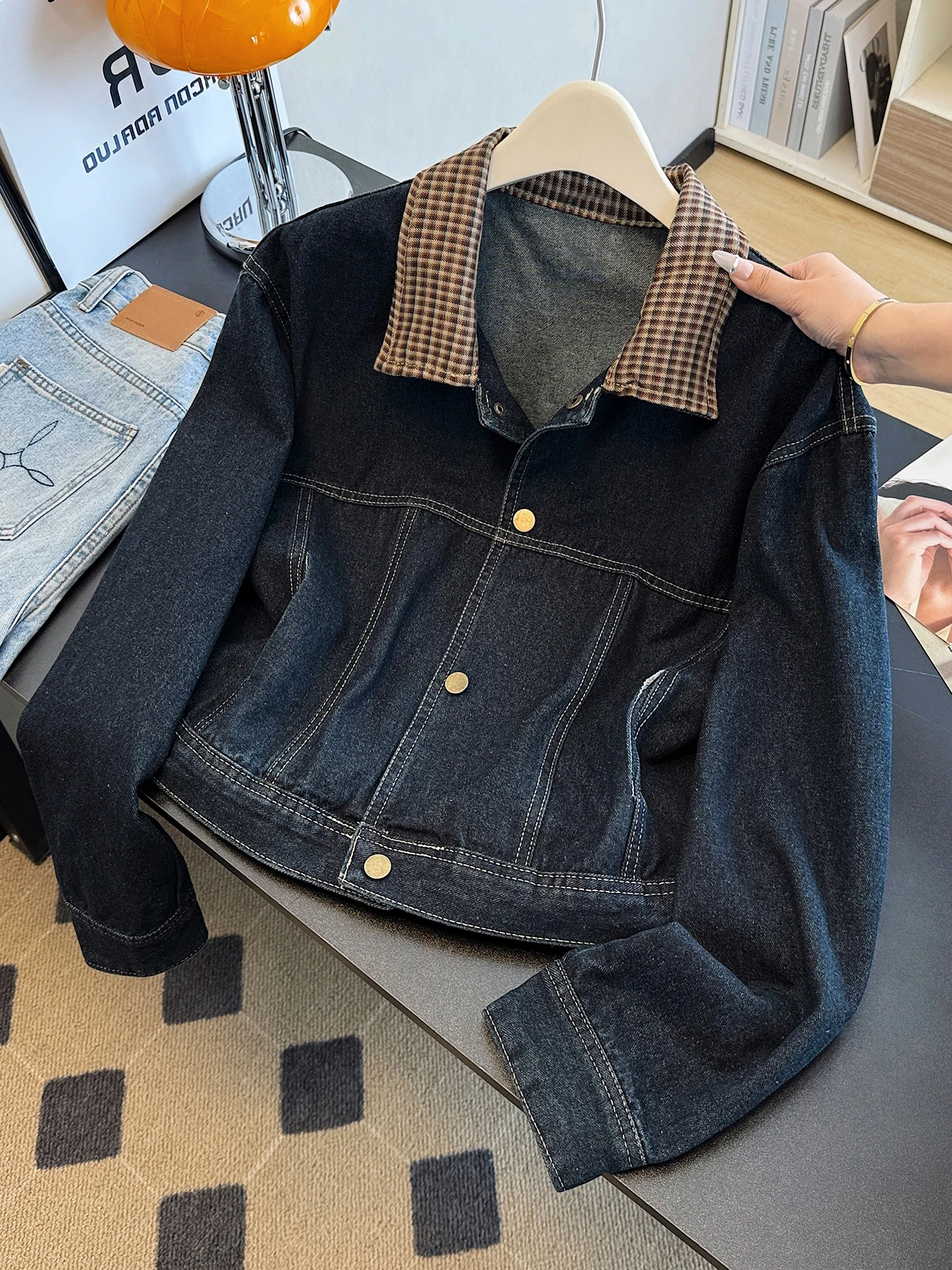 

Винтажная клетчатая джинсовая куртка для женщин, темно-синее однобортное короткое пальто с лацканами, модное лоскутное свободное пальто с длинными рукавами