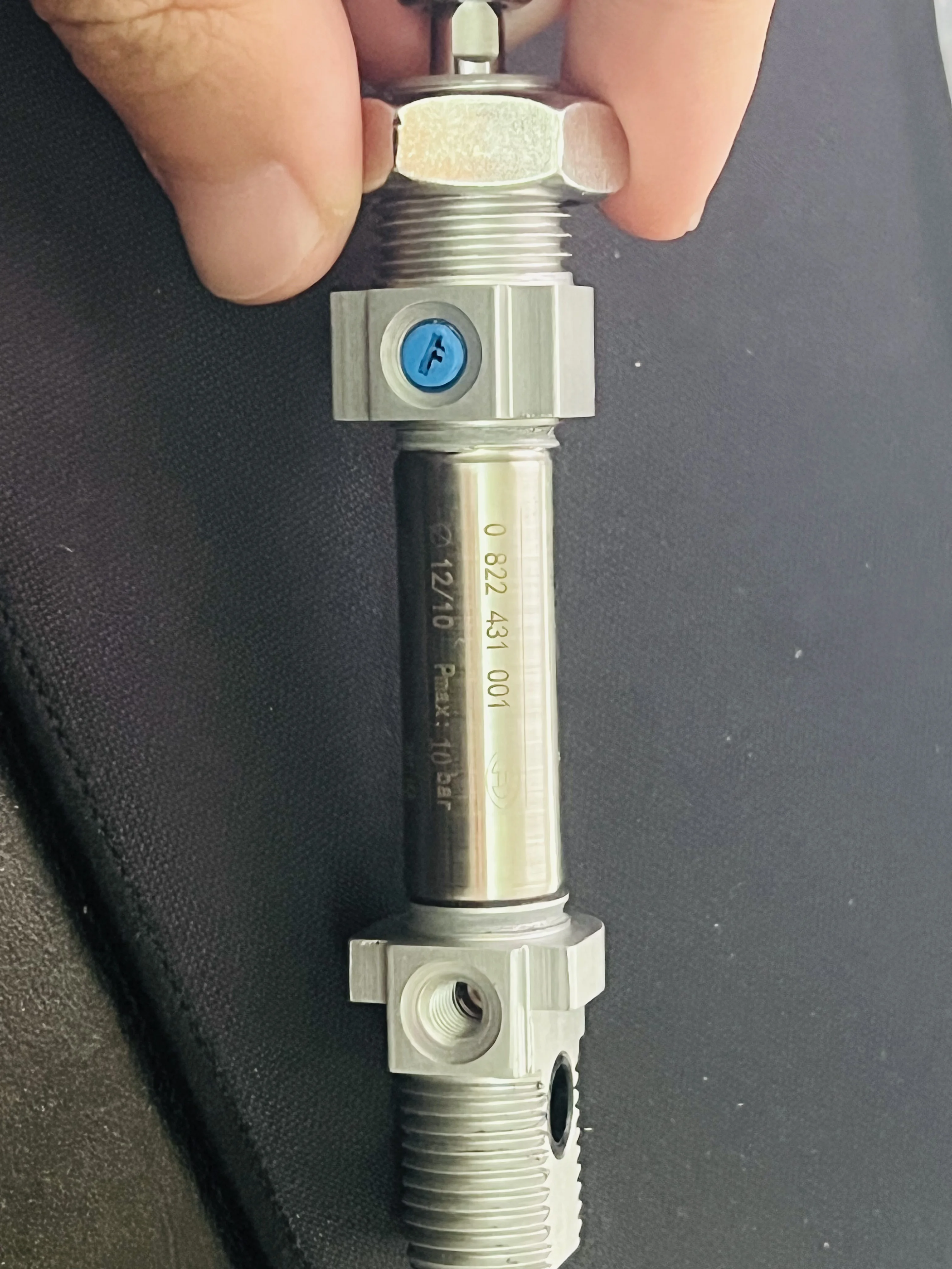 أسطوانة واحدة المفعول مع وظيفة إرجاع الربيع