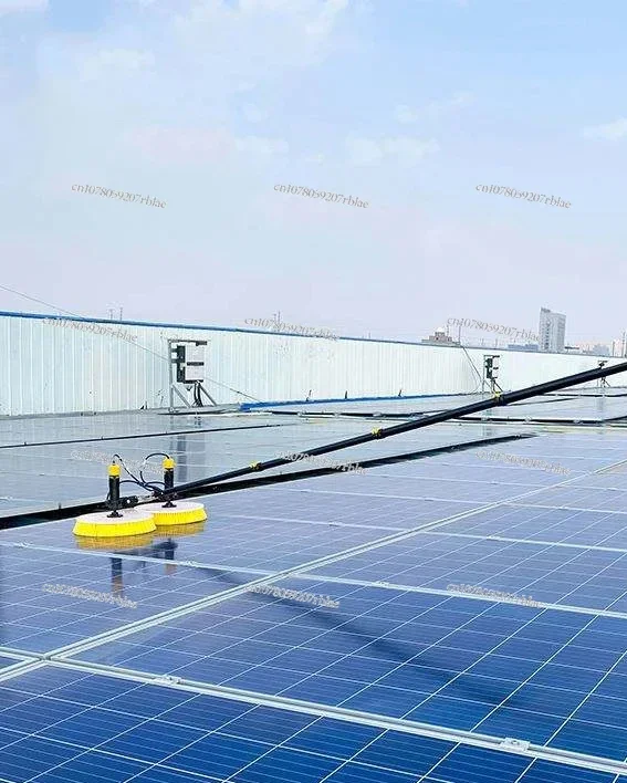 Robot per la pulizia del pannello solare strumenti per la pulizia del pannello solare fornitore di spazzole per pannelli solari spazzola per palo alimentata ad acqua