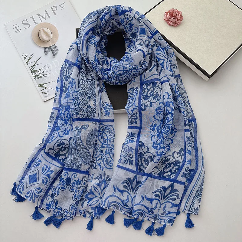 

Сине-белый фарфоровый шарф с бахромой для женщин, тонкий, подходит для путешествий и в качестве пляжного полотенца2