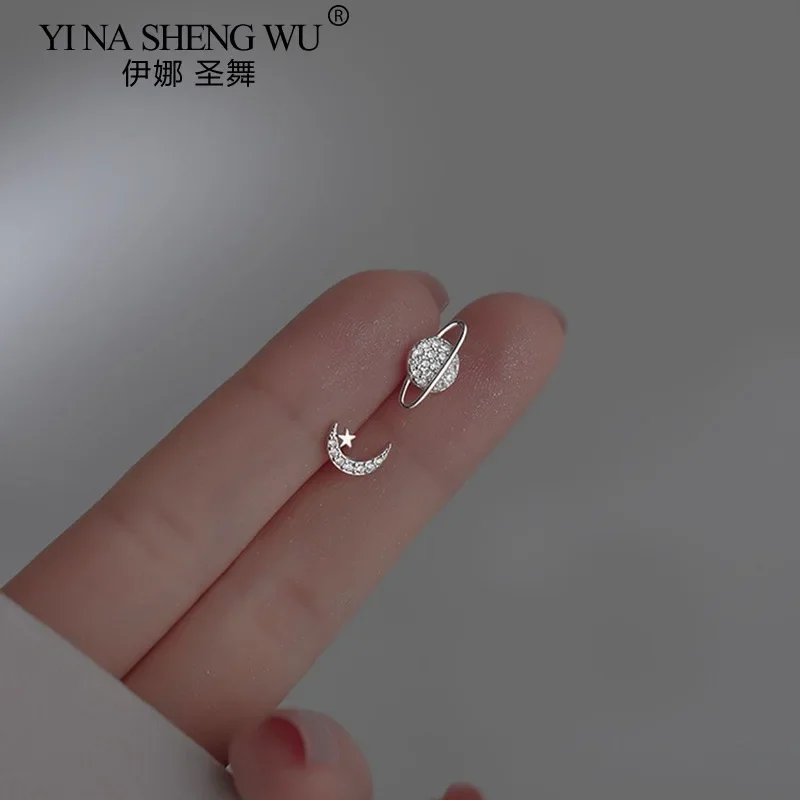 أقراط كوكب عصرية فضية اللون ثقب للنساء نجمة القمر كريستال الزركون الأذن مربط إكسسوارات الارتداء اليومي هدية للفتيات
