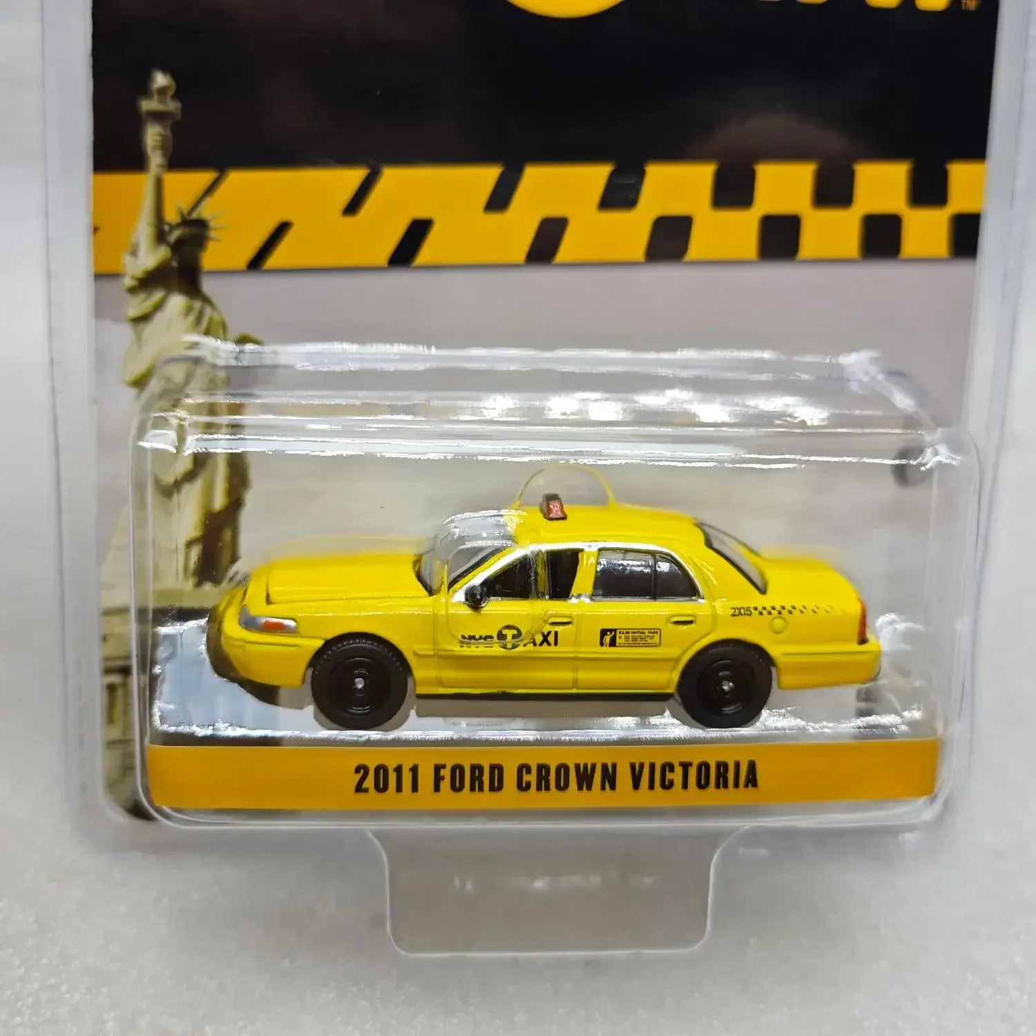 GreenLight 1:64 2011 Ford Crown Victoria Taxi modelo de coche de aleación de alta simulación juguete coleccionable regalo adorno de exhibición de recuerdo