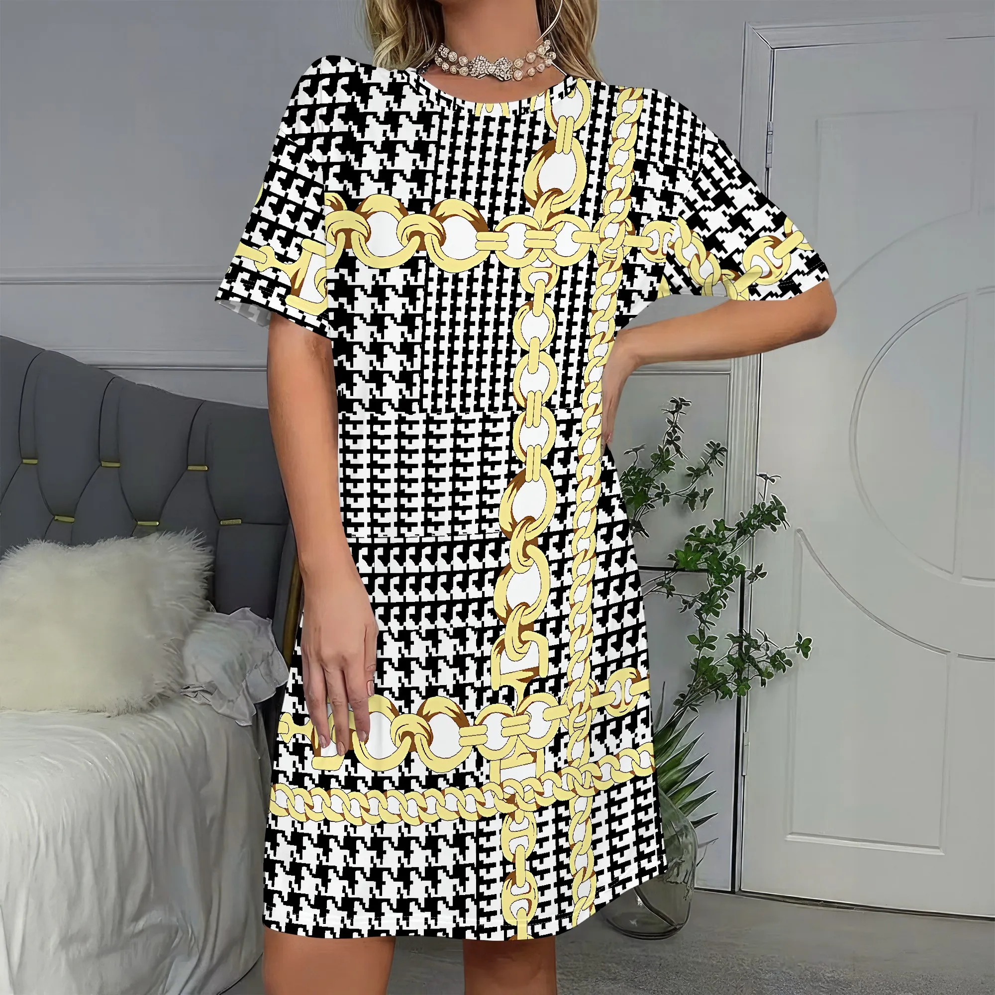 

Houndstooth Chain Print Short Sleeve Dress, Black White Plaid with Gold Chain Detail, Casual A-Line Shift Dress for Women, S-2XL