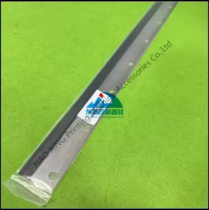 

Printing Machinery for Komori Lithrone Wash up Blade 580mm 8 Holes Squeegee Offset Printing Machine Spare Parts Wash up Blade