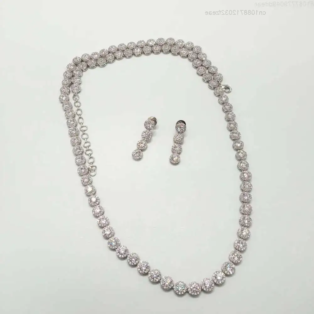 

Самые продаваемые элегантные гладкие дизайнерские блестящие бриллианты ожерелья для женщин доступны по оптовой цене