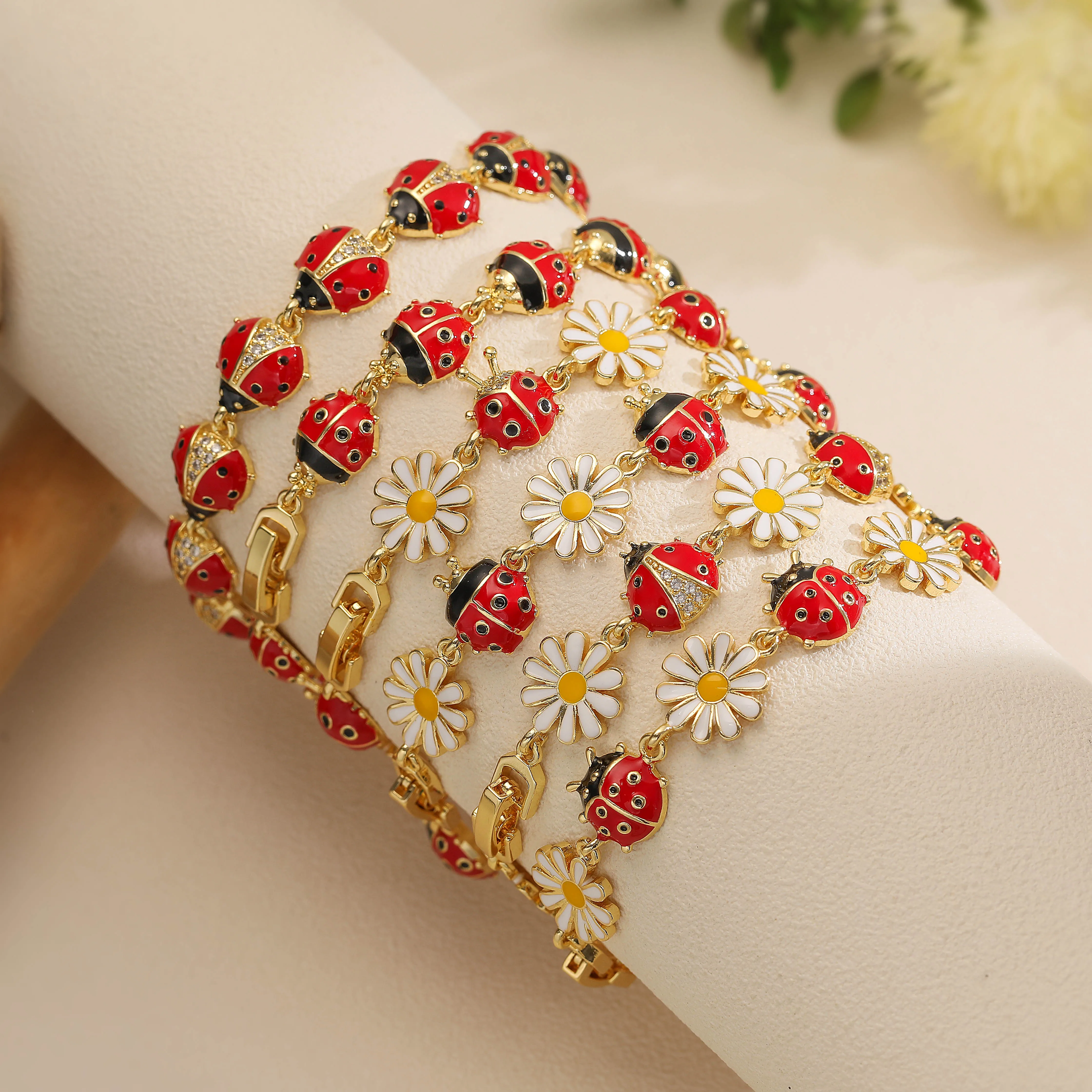 HECHENG, Enamel Autumn Chrysanthemum Red Beetle Splicing Bracelet Sweet and Romantic Women's Metal Jewelry 1 piece
