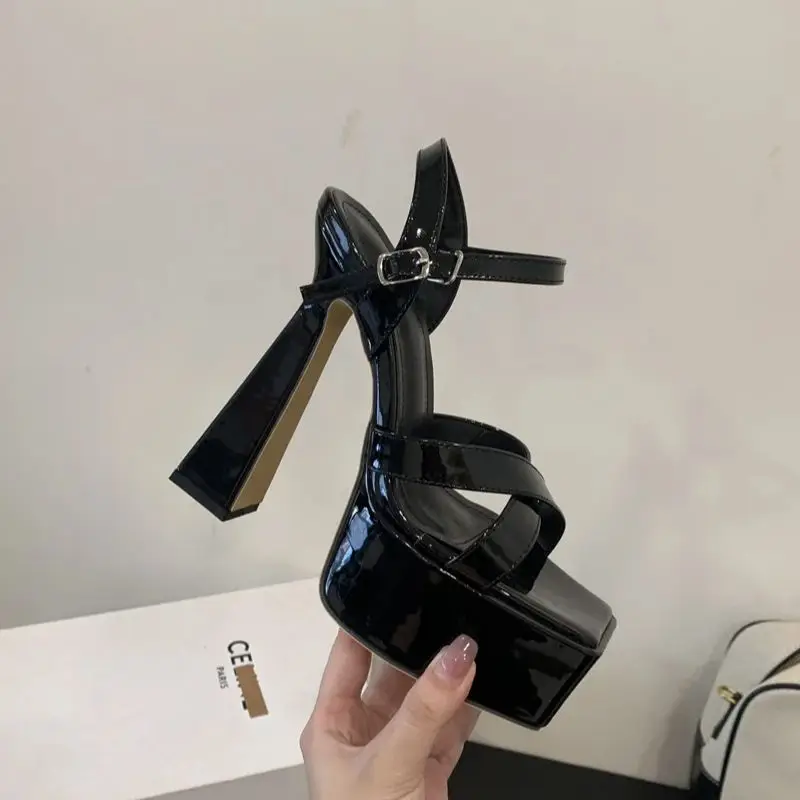 15 سنتيمتر الصنادل كعب أحذية منصة بيضاء الصيف حزام الصليب مثير التعري أحذية سوداء عالية الكعب صناديل للنساء اتجاهات 2025
