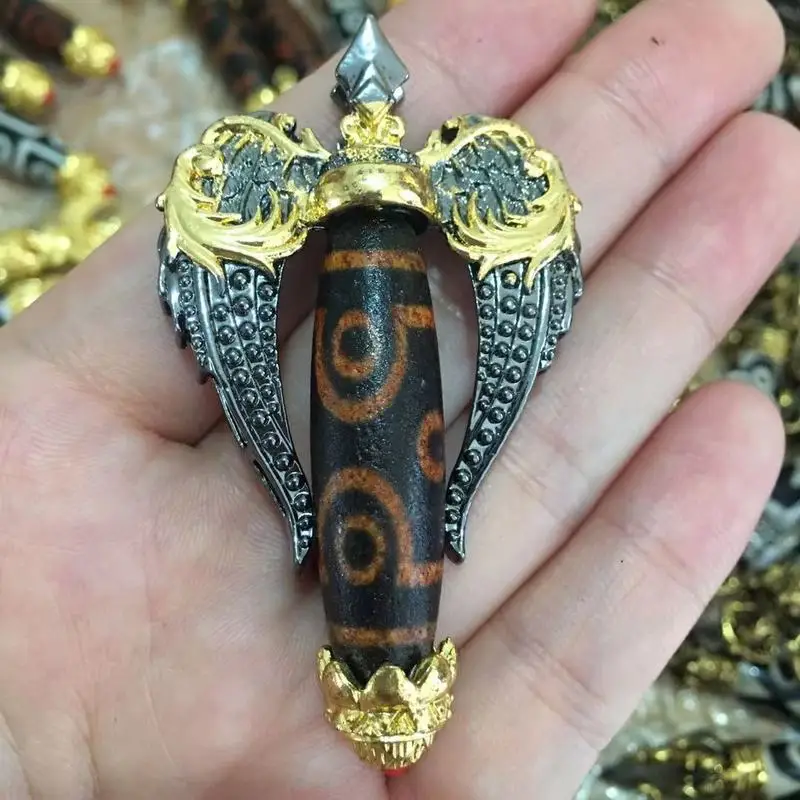 New Tibetan-Style Pendant And Weathered Patterns, High Oil Patina, Inlaid With Dapeng Dzi Beads