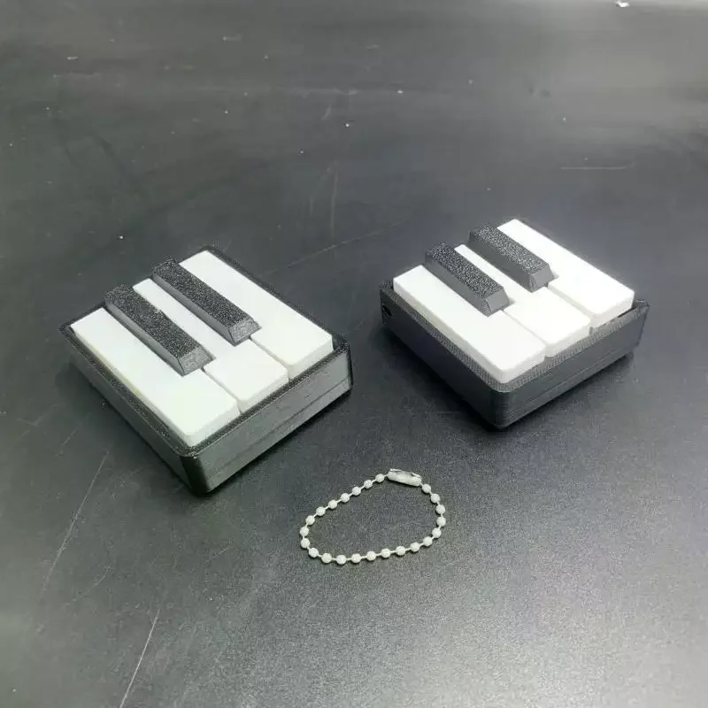 Mini Piano Keyboard Fidget Clicker Toy Time Killing Portable Keychain Soft Press for Adults Kids Anxiety Relief Daily Use