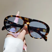 Nouvelles Lunettes de Soleil Ovales Dégradées Léopard Tendance pour Femme, Lunettes de Soleil Vintage Élégantes Dégradées pour Homme, Protection UV400 Extérieure, Verres Noirs 1