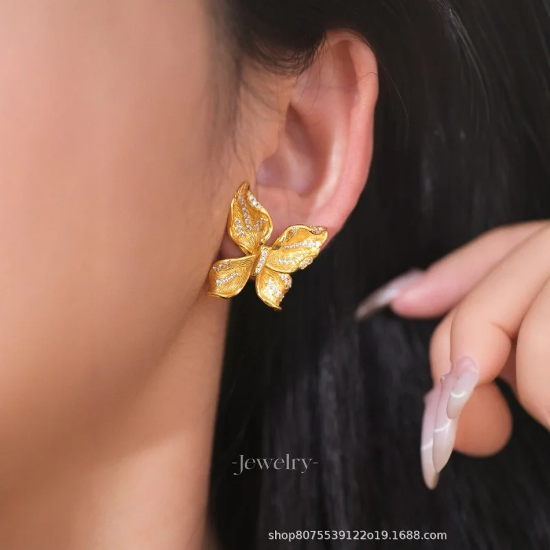 

Gold Butterfly Unique Design Drill Earrings, Fashionable and Versatile High-End Elegant Stud Earrings for Women