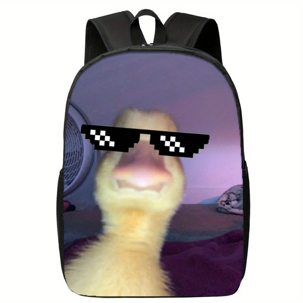 

Легкий рюкзак с забавным дизайном в стиле мемов: утка и пиксельные очки — регулируемый плечевой ремень, застежка-молния, можно стирать в машине.