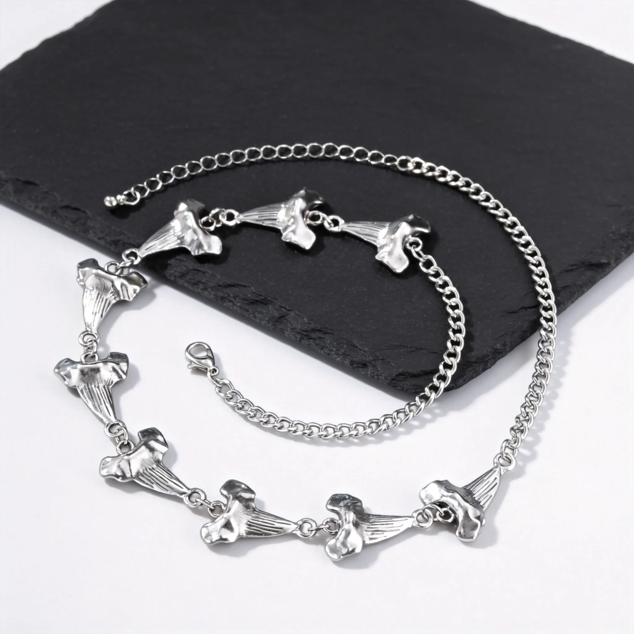 Neue Haifischzahn-Halskette für Männer, Punk-Meerestier-Zahn-Choker, Kreatives Einzigartiges Schmuckgeschenk – Detail 2