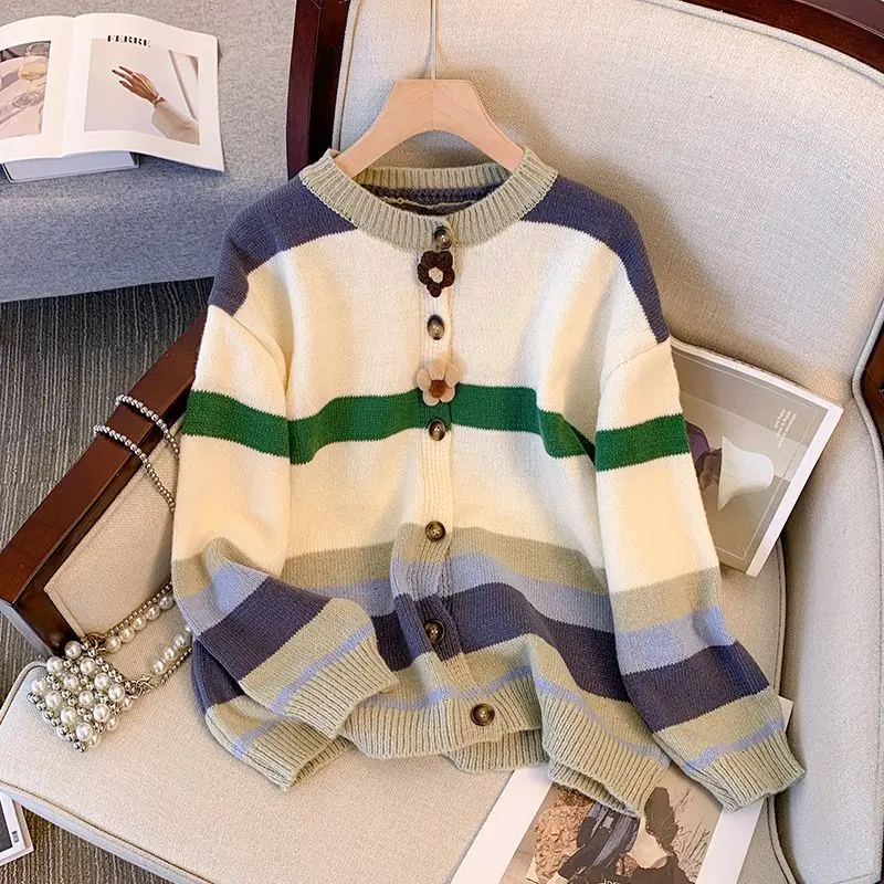 

3D Flower Contrasting Striped Sweater For Women 2024 Autumn And Winter New Vintage Hong Kong Style Chic Lazy Knit Sweater Jacket