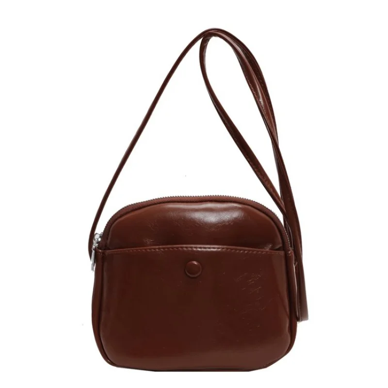 

Elegant Women Shoulder Bag In Saffiano Leather With Scratch Resistant Texture And Sophisticated Look And Feel