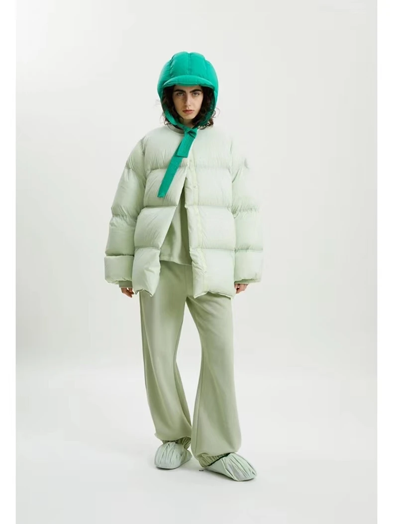 厚みのある防風サイクリング調節可能なイヤーキャップ女性のファッショナブルな暖かいダウン帽子冬の新しいスタイルカジュアルラウンドトップショートつば