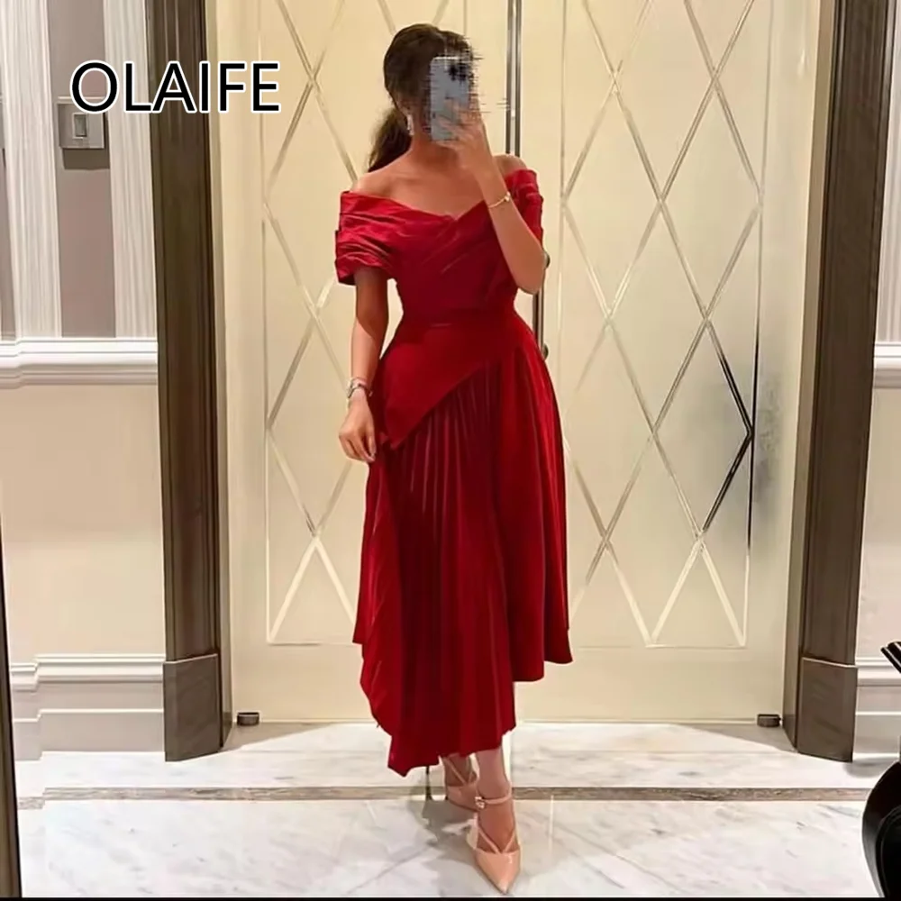 Einfaches, schulterfreies, knielanges Brautjungfern-Abendkleid aus Chiffon in A-Linie, plissiertes, rückenfreies arabisches Dubai-Abendkleid nach Maß