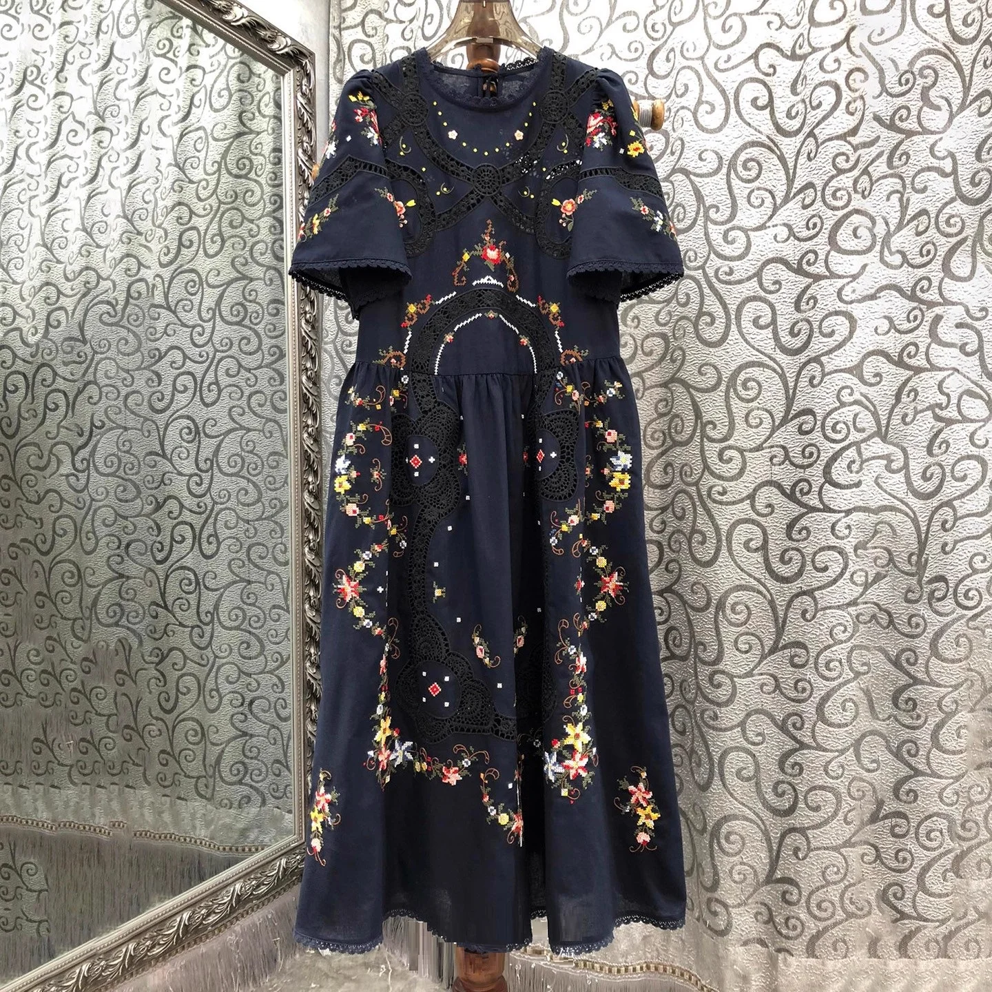 최고급 새 가을 원피스 여성용 전체 자수 꽃무늬 반팔 중간 길이 면마 원피스