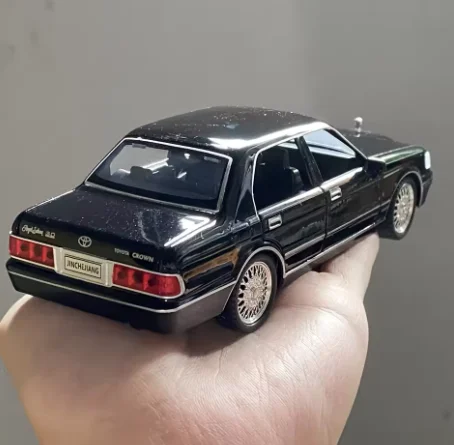 1:32 Toyota Crown Royal vehículo clásico aleación Diecast modelo coche de juguete para niños vehículo en miniatura colección pasatiempos vacaciones
