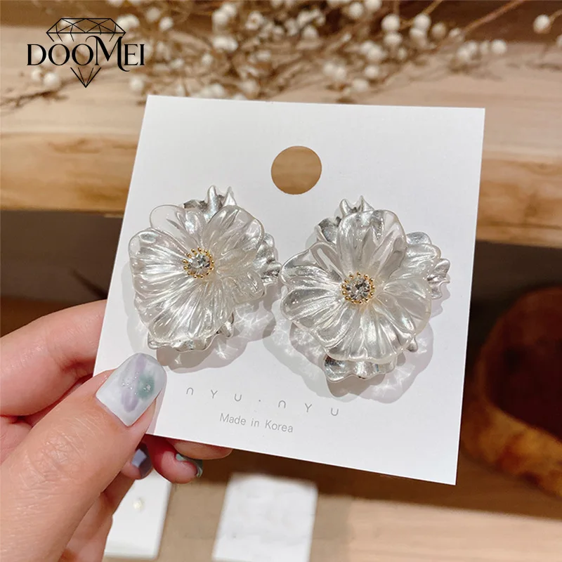 DOO MEI Elegant Transparent Resin Flower Stud Earrings for Women Rhinestone Center Floral Earrings Wedding Bridal Party Jewelry