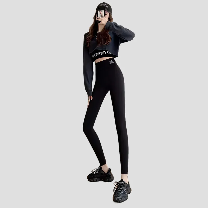 กางเกงโยคะเอวสูงทรงเข้ารูปสำหรับผู้หญิง แฟชั่นข้ามพรมแดน กางเกงหนังบาร์บี้ สวมใส่กลางแจ้ง ฤดูใบไม้ผลิ ฤดูร้อน