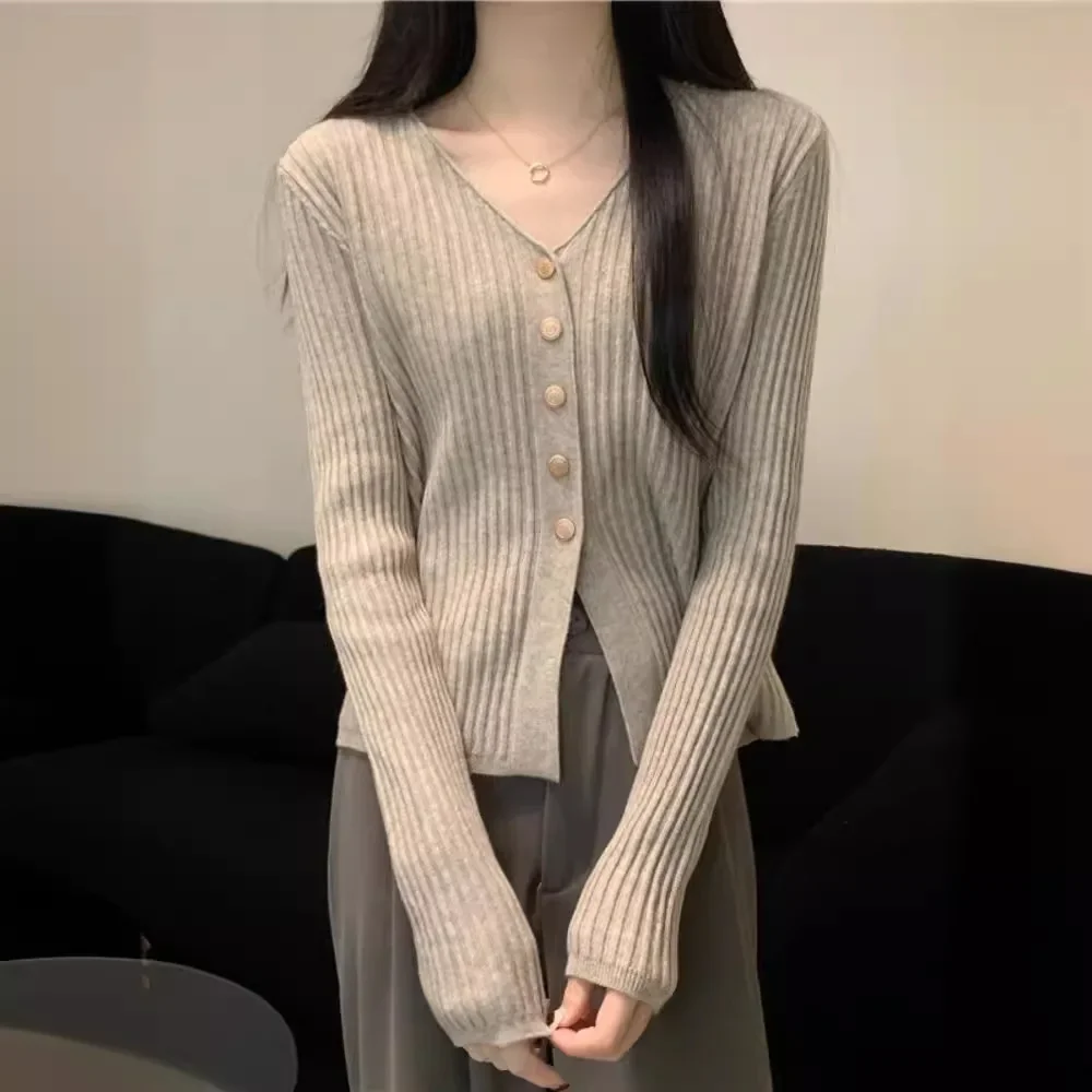 

2024 V-neck pit stripe design sense knitted cardigan women's coat Spring and Autumn new slim fit pure desire style versatile top