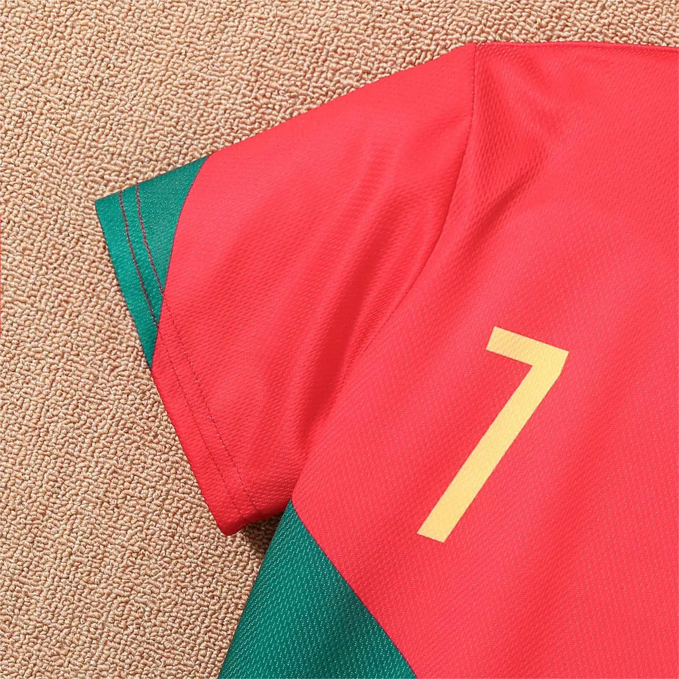 2024 Youth and Children Red and Green Splicing Color No. 7 Legend Quick-drying Sports Football Suit Set