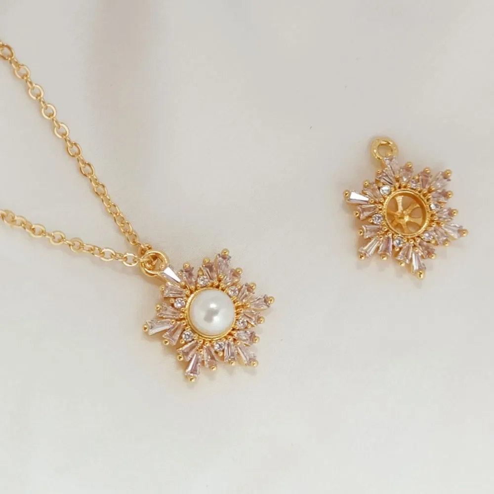 

14K Gold-plated Copper Pendant Set Zircon Rhinestone Snowflake Hollow Support Is Suitable 6mm Half-hole Pearl Necklace Pendant