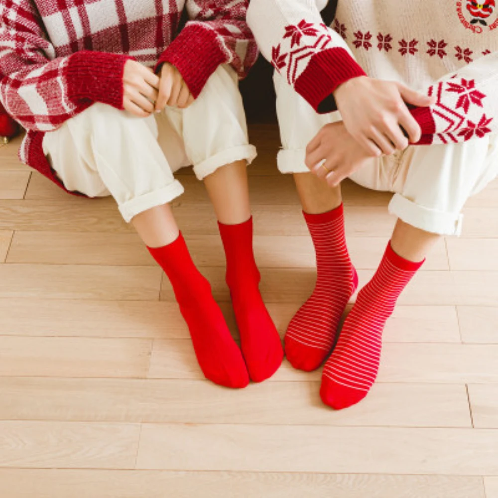 Calcetines largos de tubo medio para mujer, medias cómodas de Color rojo Harajuku, informales, transpirables, Retro, 1, 2 o 3 pares, Otoño e Invierno