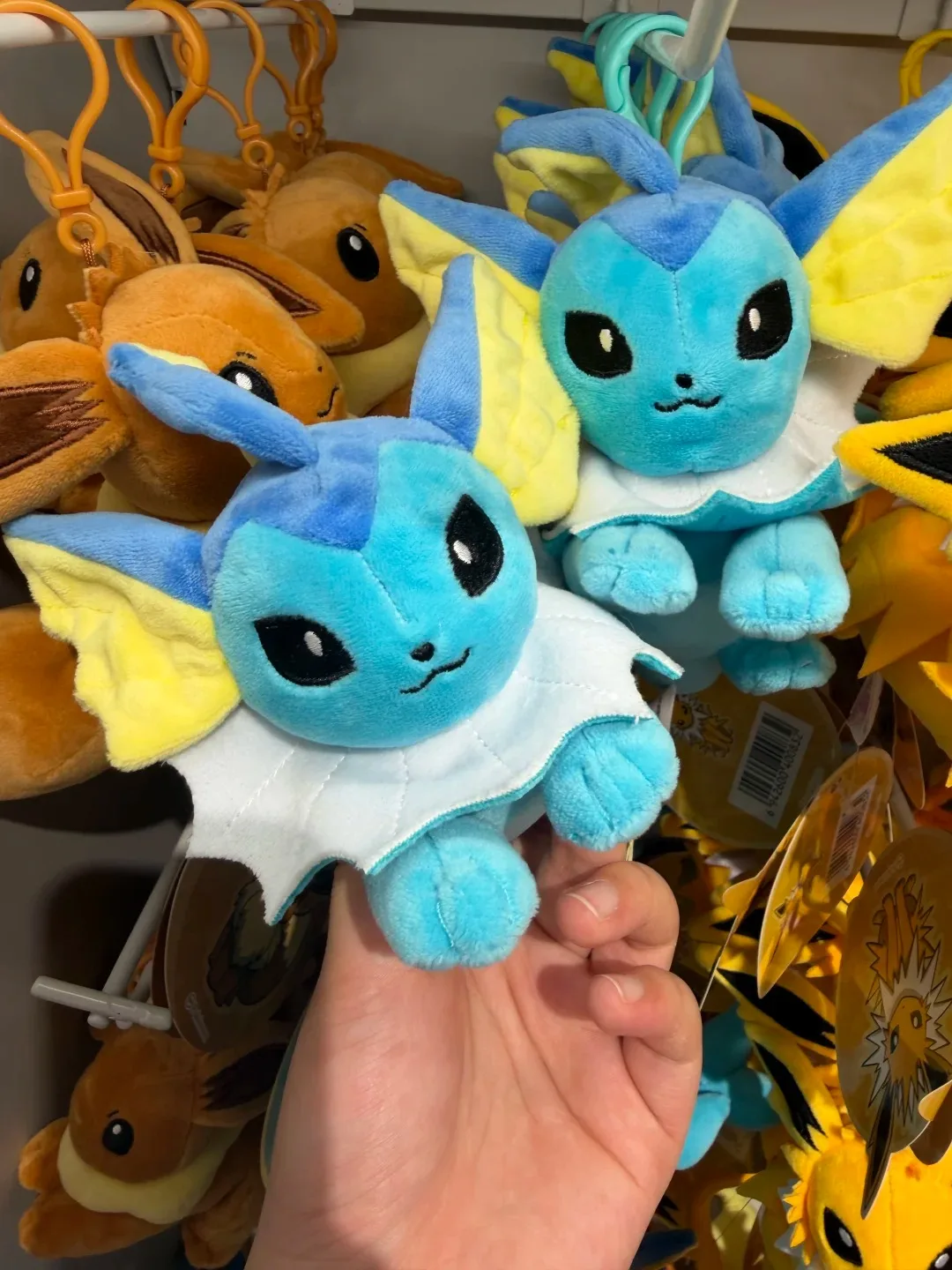 ポケモン本物のイーブイ一目惚れ寝そべりポーズソフトぬいぐるみコレクタブル装飾品アニメ愛好家のための誕生日プレゼント