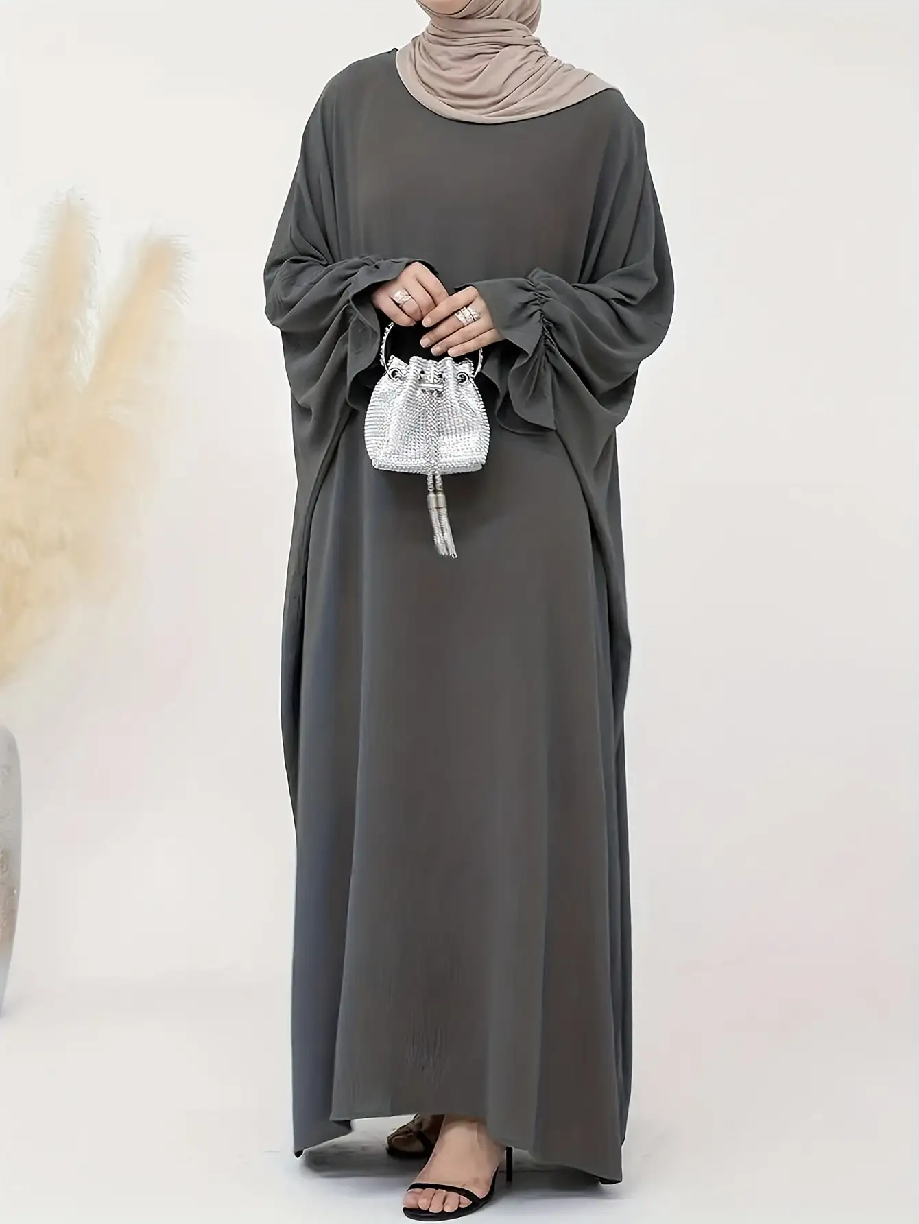 2026 Lässiger und eleganter neuer Stil – Einfarbiges Langarm-Robe-Kleid, elegantes bodenlanges, locker fallendes Kleid, Damenmode