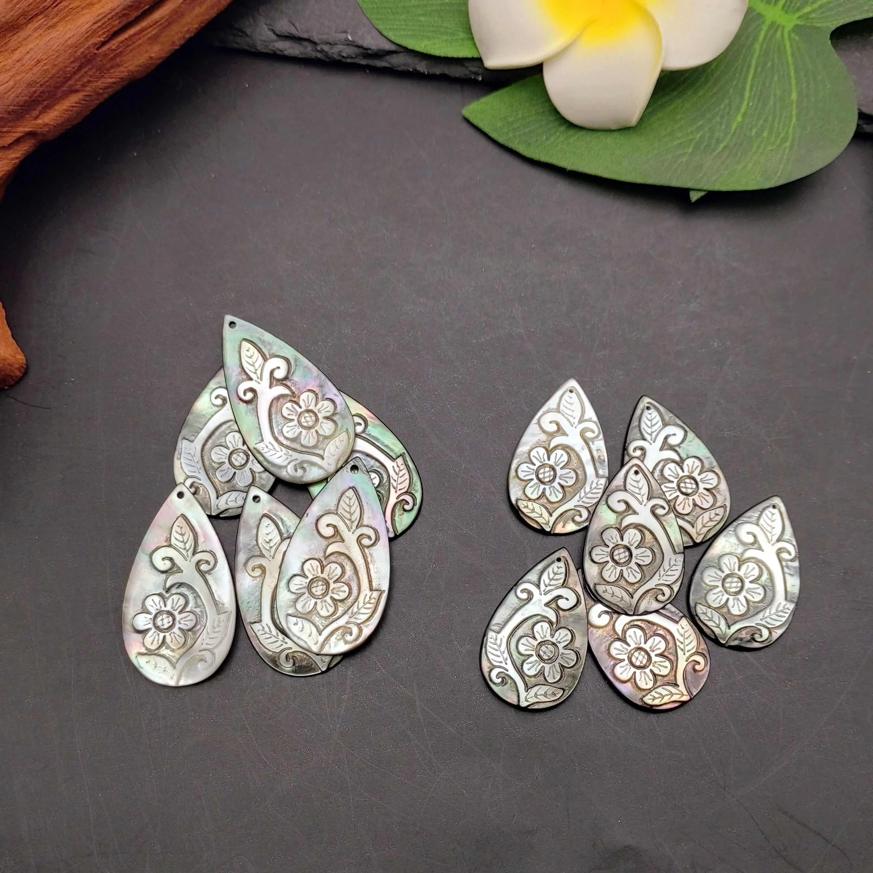 4pcs Two Different Size Symmetrical Relievo Mop Shell Charms Natural Mother Of Pearl Hand Made Carving Loose Gemstone