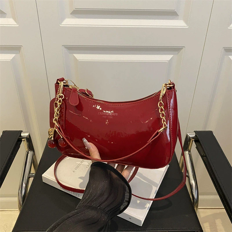 Neue Modische Damen-Handtasche aus PU-Leder, Einfarbig mit Kirsch-Anhänger, Vielseitige Schultertasche, Damen-Umhängetasche für den Alltag – Detail 19