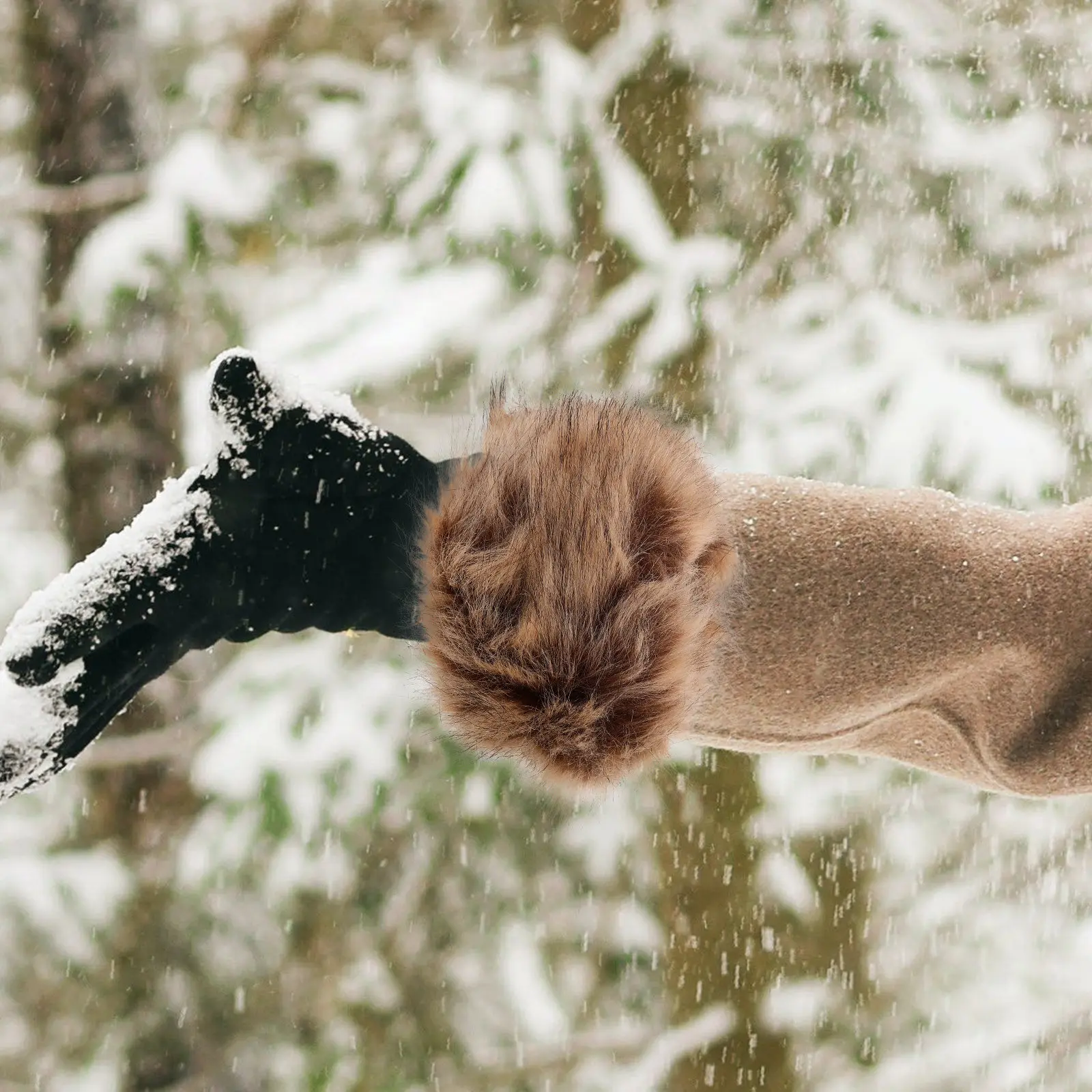 

2Pcs Warm Wrist Bands Winter Cuffs Soft Comfortable Wrist Covers for Women Outdoor Indoor Use Cold Weather Protection