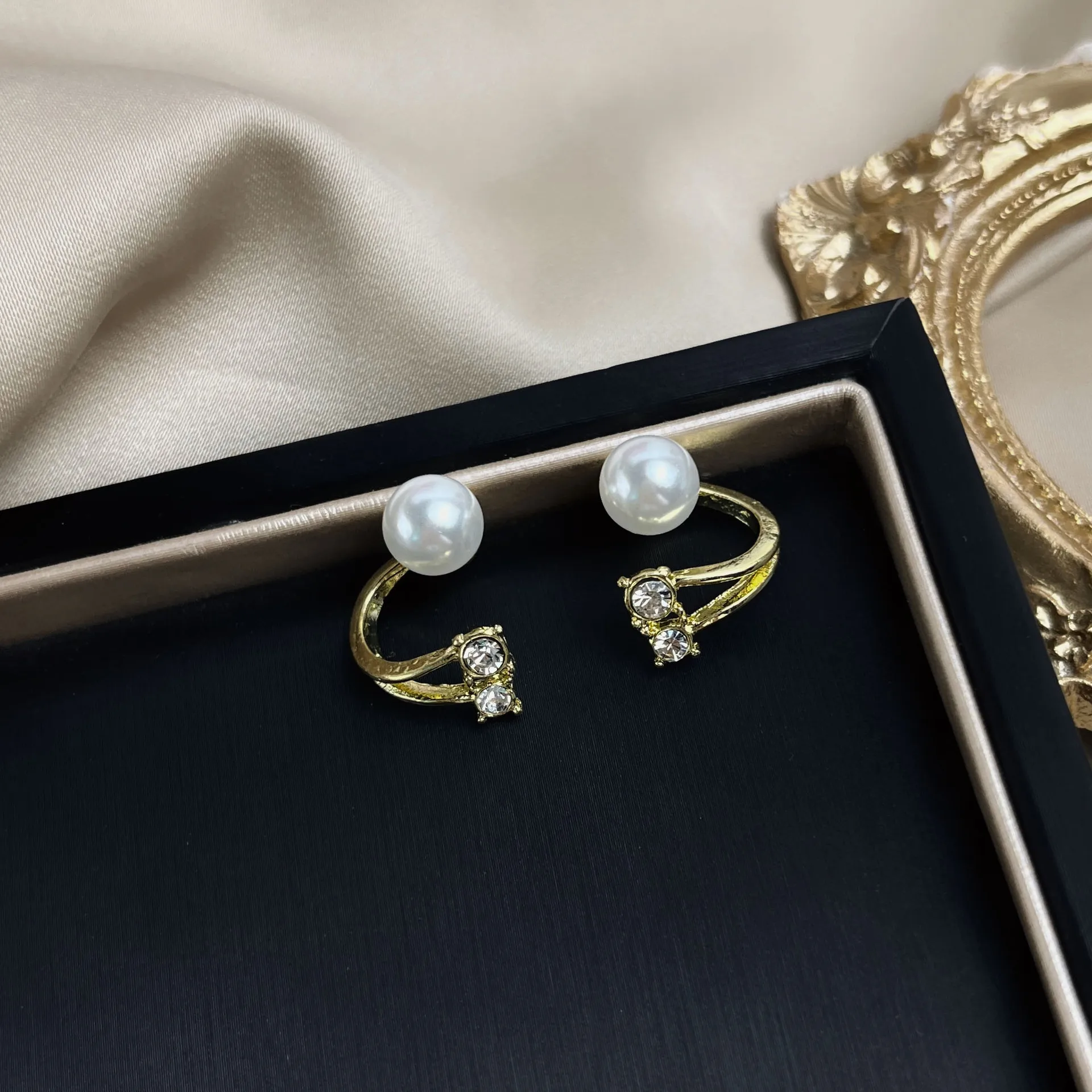 Trend Imitation Pearl Back Hang Post Two In One Curve Stud Earrings for Women Temperament Jewelry Brincos Wholesale Girl Gift