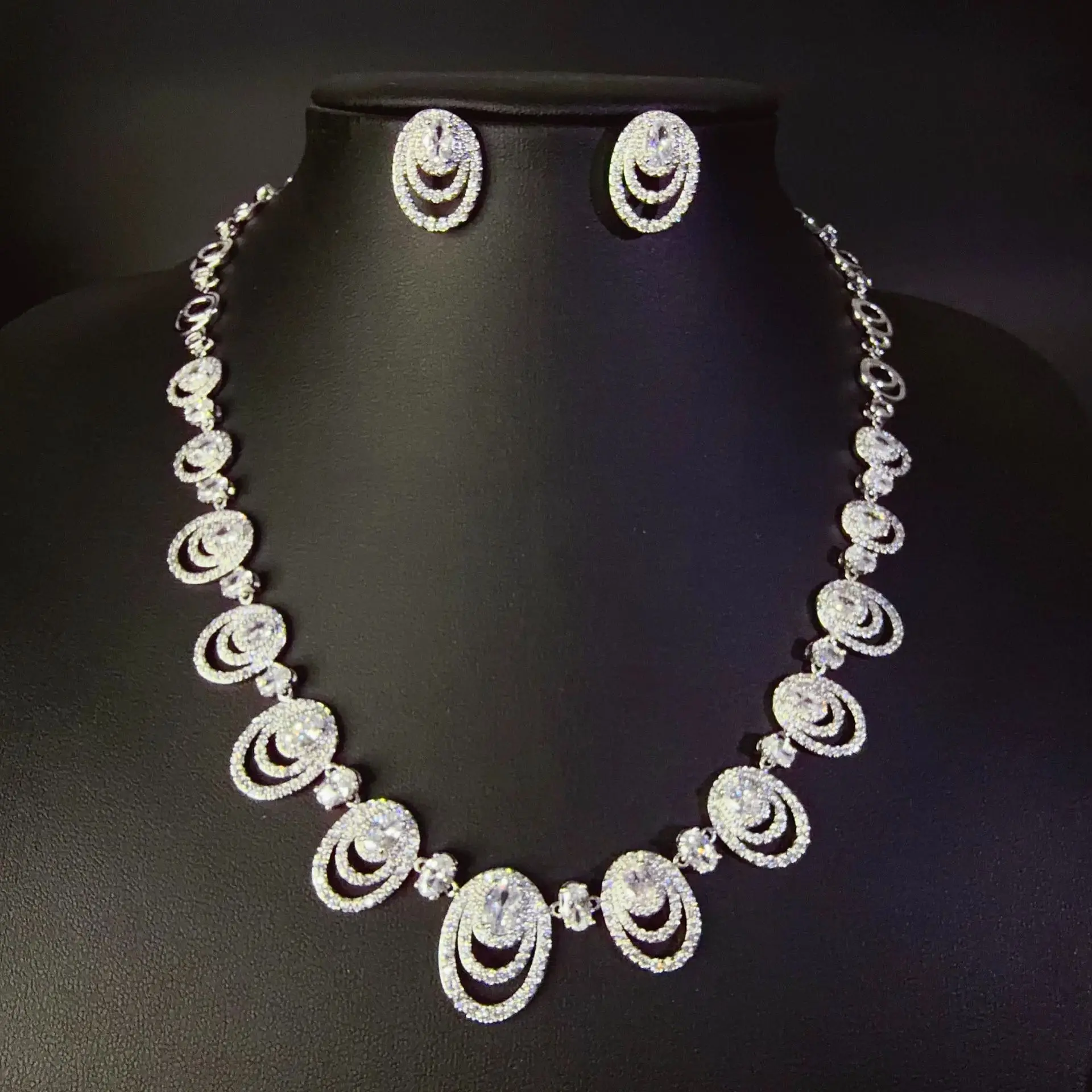 

Новый повседневный милый комплект серег с круглым ожерельем, женская одежда, легкие роскошные декоративные украшения, свадебный подарок на праздник M-960