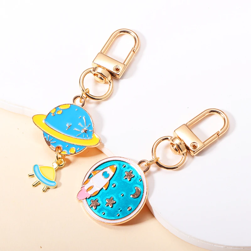 2023 Trendy Delicate Enale Earth Planet Pendant Keychain For Men Boys Bags Car Key Decor Keyrings Jewelry Accessories Party Gift