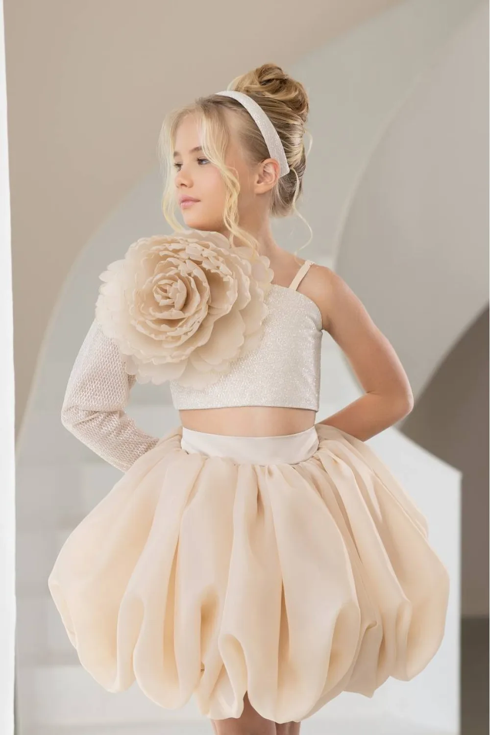 Zweiteilige Blumenmädchenkleider für die Hochzeit, Geburtstagsparty-Kleider für Kleinkinder, maßgeschneidertes Champagner-Festzug-Kleid