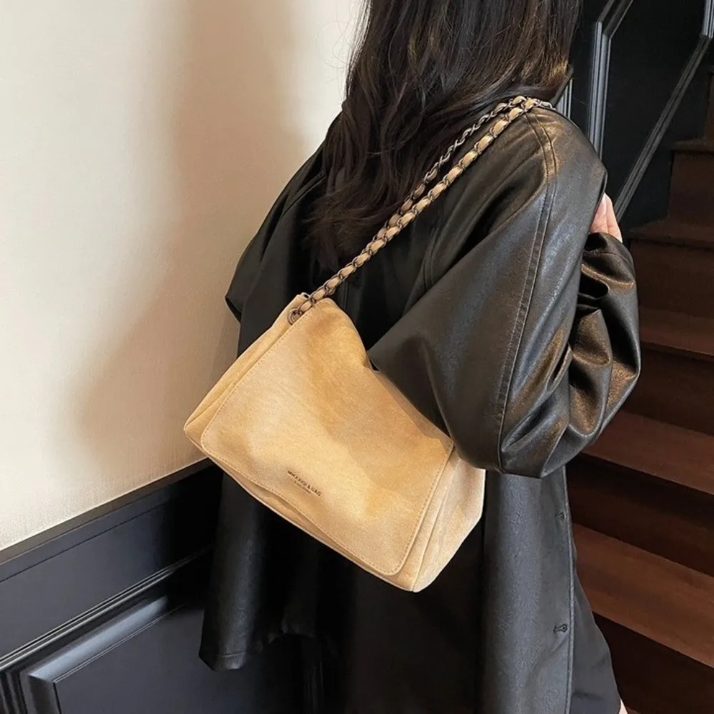 Elegante Retro Damen Schultertasche aus Wildleder, Große Kapazität, Handtasche, Umhängetasche, Einfarbig, Ketten-Unterarmtasche, Herbst Winter – Detail 17