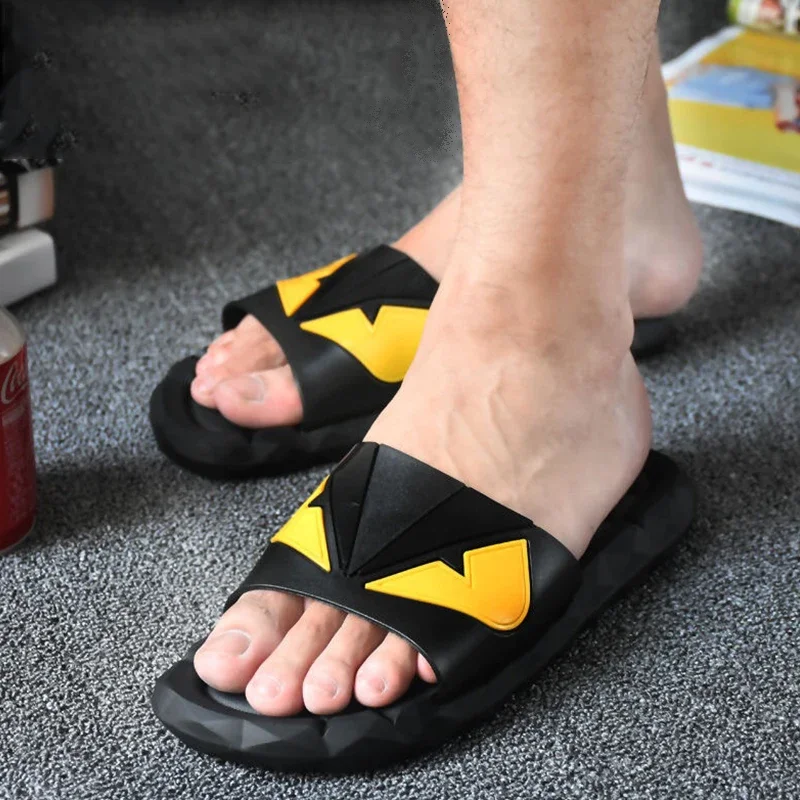 

2024 Fashion Monster Men Slippers Summer Homewear Bathroom Flats Designer Shoes Sandals Non-slip Soft Beach Flip Flops Slides